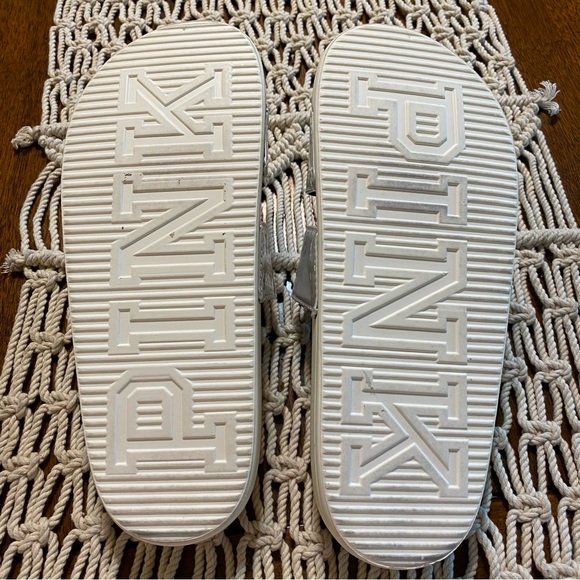 VS PINK Double Strap Slides white/
silver - Picture 4 of 4